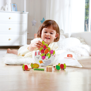 Joc din lemn 2 in 1 - Stivuiti legumele pe Iepuras si insirati legumele pe sfoara Omidei