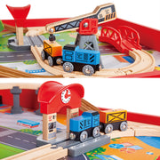 Jucarie din lemn - Masa cu cale ferata, in forma de locomotiva (32 piese)